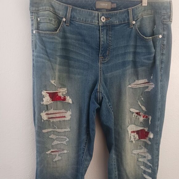 Torrid Straight Vintage Stretch Mid-Rise Rip & Repair Jean size 18 - Picture 3 of 7